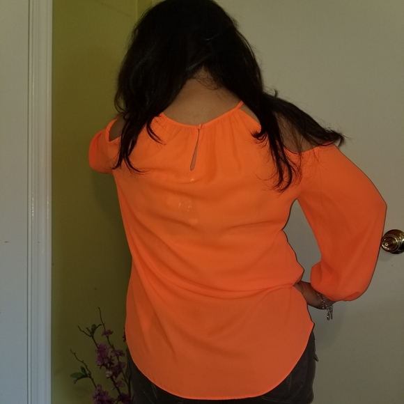 Cold shoulder blouse - Picture 4 of 9